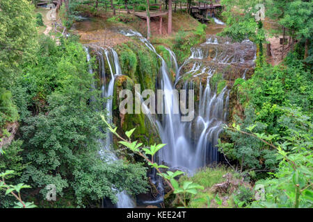 Rastoke ist das historische Zentrum der kroatischen Gemeinde slunj, bekannt für die slunjčica Fluss, der fließt in den Fluss Korana in rastoke Stockfoto