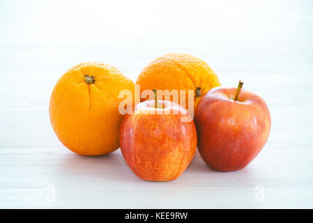 Äpfel und Orangen Stockfoto