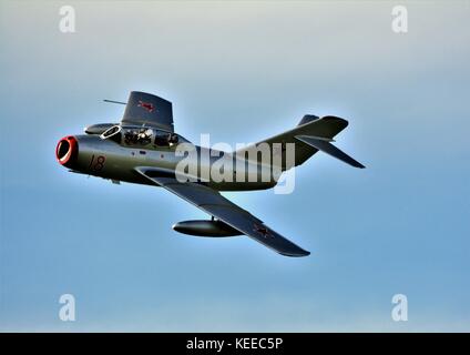 Mig 15 russischen Kampfjets, klassischen Kalten Krieges Flugzeug in Duxford, in der Markierungen der uri Gagarin. Stockfoto