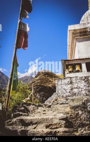 Religiöse Schnitzereien en-route Basislager des Everest, Nepal Stockfoto