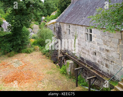 Huelgoat Wald und die alte Wassermühle in der Bretagne, Frankreich Stockfoto