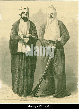 Zwei Mitglieder des Ku Klux Klan in Ihren Verkleidungen. Stockfoto