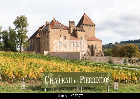 Schloss von Pierreclos in Burgund, Frankreich Stockfoto