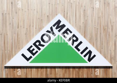 Grenoble, Frankreich - 25. Juni 2017: Leroy Merlin Logo auf einer Wand. Leroy Merlin ist eine französische home improvement und Gartenarbeit Einzelhändler Stockfoto