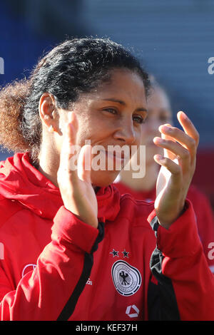 Wiesbaden, Deutschland. Oktober 2017. Deutschland-Trainer Steffi Jones bei der WM-Qualifikation zwischen Deutschland und Island in der BRITA-Arena in Wiesbaden, 20. Oktober 2017. Quelle: Thomas Frey/dpa/Alamy Live News Stockfoto