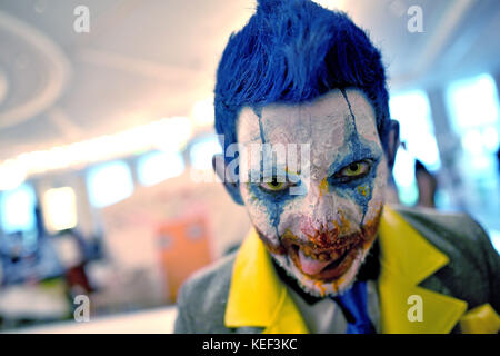 Bonn, Deutschland. Oktober 2017. Ein Franzose in Clown gekleidet während der FearCon im Maritim Hotel in Bonn, 20. Oktober 2017. Die FearCon läuft bis zum 22. Oktober 2017. Quelle: Henning Kaiser/dpa/Alamy Live News Stockfoto