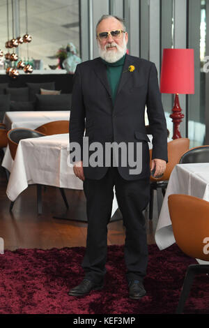 München, Deutschland. Oktober 2017. dpa-exklusiv: Künstler Friedrich Lichtenstein im Gourmetrestaurant Esszimmer der BMW Welt in München, 20. Oktober 2017. Quelle: Felix Hörhager/dpa/Alamy Live News Stockfoto
