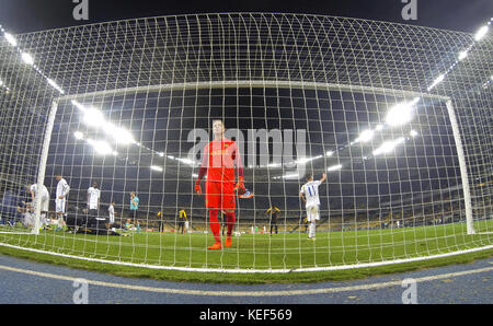 Kiew, Ukraine. 19. Oktober 2017. Torwart David von Ballmoos von Young Boys im Einsatz während des Spiels der UEFA Europa League gegen den FC Dynamo Kiew im NSC Olimpiyskyi-Stadion in Kiew, Ukraine. Quelle: Oleksandr Prykhodko/Alamy Live News Stockfoto