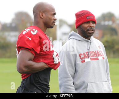 London, Großbritannien. 20 Okt, 2017. zurück Adrian Peterson laufen an der Arizona Cardinals Pressekonferenz und Praxis an der Hazelwood Zentrum, Sunbury, vor Ihren nfl uk internationale Reihe Spiel vs Los Angeles rams in Twickenham Stadium, London, UK, 20. Oktober 2017 Foto von Keith mayhew Credit: Keith mayhew/alamy leben Nachrichten Stockfoto