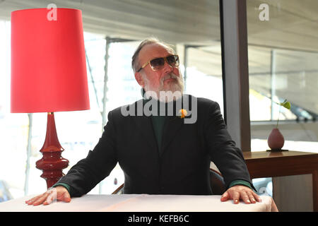 München, Deutschland. Oktober 2017. dpa-exklusiv: Künstler Friedrich Liechtenstein im Gourmetrestaurant Esszimmer der BMW Welt in München, 20. Oktober 2017. Quelle: Felix Hörhager/dpa/Alamy Live News Stockfoto
