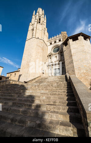 Außenseite der Basilika von Sant Feliu (Iglesia de san Felix) in Girona, Katalonien, Spanien, Europa. Stockfoto