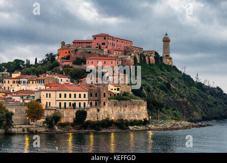 Blick auf den Hafen von Portoferraio, Insel Elba, Livorno, Italien. Stockfoto