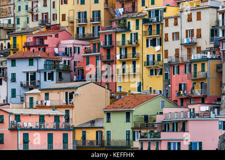 Charmante Architektur im Dorf Manarola, Cinque Terre, Ligurien, Italien. Stockfoto