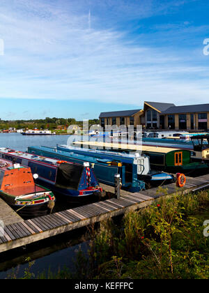 Boote an Mercia Marina eine große landeinwärts auf der Trent und Mersey Canal in der Nähe von Lee in South Derbyshire England Großbritannien marina Stockfoto