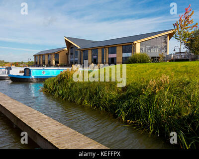 Boote an Mercia Marina eine große landeinwärts auf der Trent und Mersey Canal in der Nähe von Lee in South Derbyshire England Großbritannien marina Stockfoto