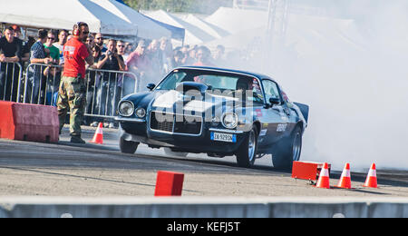 Eine blaue Camaro Muscle Car am Start eines dragway an einem Motor Show in Italien Stockfoto