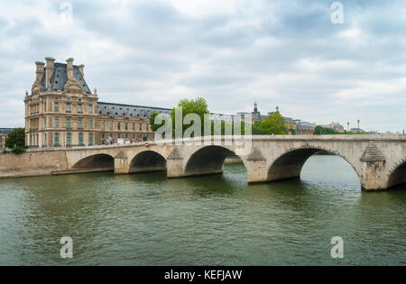 Pariser Brücke (Pont Royal) über die seine Stockfoto