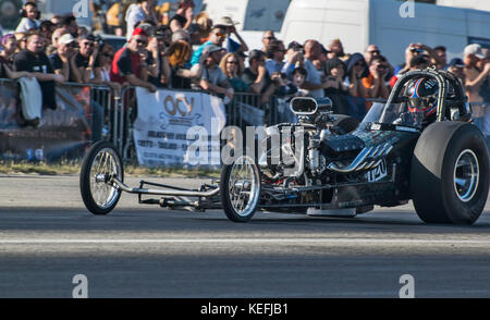 Ein dragster Car an Stromkreis bereit, während der Motor Show zu beschleunigen. Stockfoto