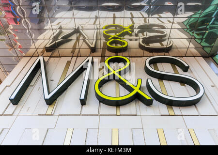 M&s, Marks&Spencer Logo und Shop Zeichen außerhalb des Westfield Stratford, London, UK Stockfoto