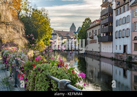 Abendlicher Blick von Petite France - einem historischen Viertel der Stadt Straßburg Stockfoto