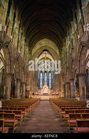 Blick auf St. Mary's Episcopal Cathedral Kirche im Innenbereich, Edinburgh, Schottland. Hauptschiff Stockfoto