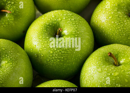Raw green Bio Granny Smith Äpfel bereit zu essen Stockfoto