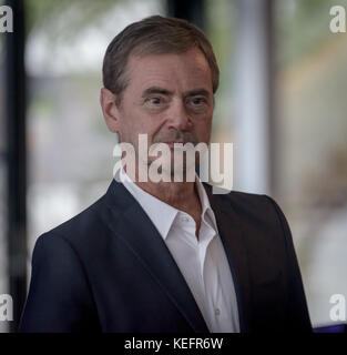 Malmö, Schweden. Oktober 2017. Malmö, Schweden. Oktober 2017. Christer Björkman, Delegationsleiter in Schweden beim European Song Contest, trifft die Presse bei der Präsentation des kommenden Wochenendes "I huvudet på Christer Björkman" (Inside Christer Björkman) im Malmö Live, einem Event, bei dem Björkmans Leben und Musik im Mittelpunkt stehen. Quelle: Tommy Lindholm/Pacific Press/Alamy Live News Stockfoto