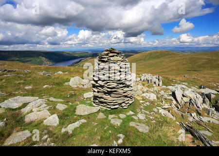 Cairns auf Artle Crag, Branstree fiel, Haweswater Reservoir, Nationalpark Lake District, Cumbria County, England, UK Branstree fiel ist einer der 214 Stockfoto