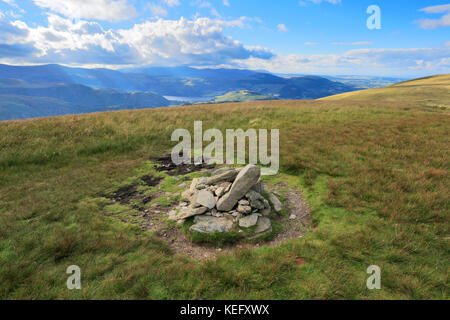 Gipfel Cairn von Ob Hill fiel, Nationalpark Lake District, Cumbria County, England, UK. Ob Hill fiel ist einer der 214 Wainwright Wal Stockfoto