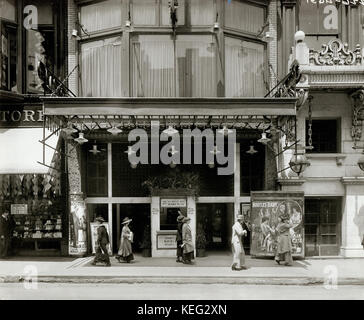 Strand Motion Picture Theater Eingang in 419 North 6th Street mit Werbung für den Film Sicherheitsspiegel ' Baby. Theater war auf der Westseite der Sixth Street entfernt, in der Nähe von St. Charles Street Stockfoto