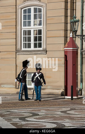 Ändern von guard Zeremonie, Schloss Amalienborg, Kopenhagen, Dänemark Stockfoto