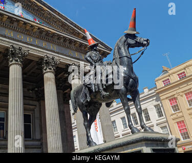 Moderne Kunst text Galerie der modernen Kunst die Goma und der Herzog von Wellington oder kegelspitze Mann Statue. Stockfoto