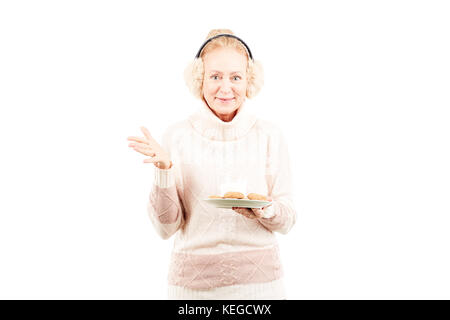 Seniorin im Kapselgehörschützer Stockfoto