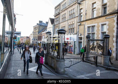 Windsor, Großbritannien. 20. Oktober 2017. Eine Ansicht unten peascod Straße von der High Street. Stockfoto