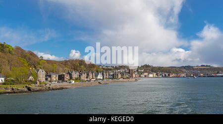 Panoramablick auf die Stadt Oban und die St. Columba Kathedrale von Oban Bay, dem Tor zum Inneren Hebriden, Argyll und Bute, Schottland. Stockfoto