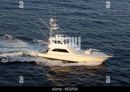 Moderne Fischerboot, Ansicht von oben zu sehen Stockfoto