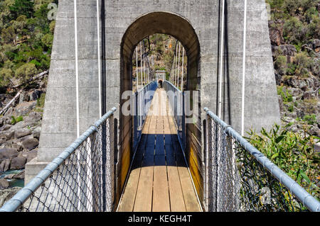 Fußgängerbrücke im Duck erreichen Power Station in Cataract Gorge - launceston, Tasmanien, Australien Stockfoto