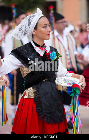 Spanische Tänzerin an der traditionellen Fiesta in Villaviciosa in Asturien, Spanien Stockfoto