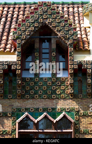 Touristische Attraktion El Capricho de Gaudi (Die caprice Villa quijano) in Comillas, Kantabrien, Nordspanien Stockfoto