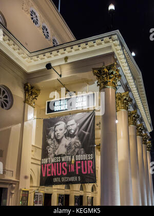 David Ives' Venus in Pelz am Theatre Royal, Haymarket, London, Großbritannien Stockfoto