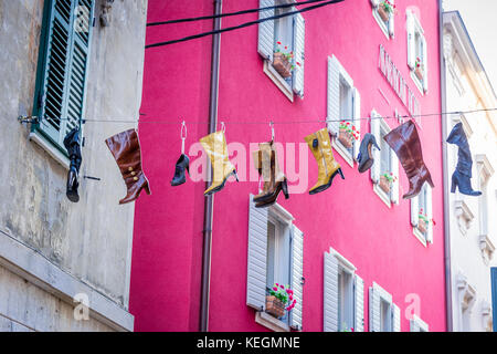 Abstrakte Kunst und bunte Häuser in Split, Kroatien Stockfoto