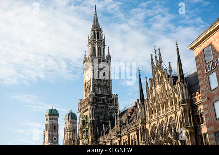 Marienplatz mit Rathhaus und Frauenkirche, München, Bayern, Deutschland Stockfoto