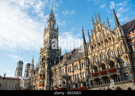 Marienplatz mit Rathhaus und Frauenkirche, München, Bayern, Deutschland Stockfoto