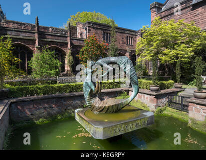 Das Wasser des Lebens Skulptur, der Kreuzgang Garth, Kathedrale von Chester, Cheshire, England, Großbritannien Stockfoto