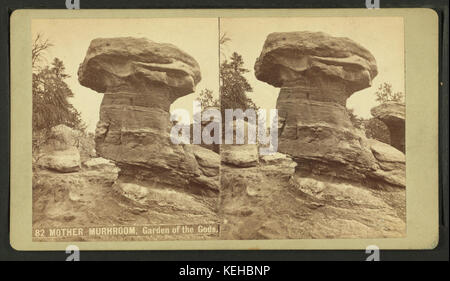 Mother Mushroom, eine Felsformation im Garden of the Gods, einem öffentlichen Park und National Natural Landmark in Colorado Springs, Colorado, von Charles Weitfle, einem amerikanischen Fotografen, der im späten 19. und frühen 20. Jahrhundert aktiv war. Stockfoto