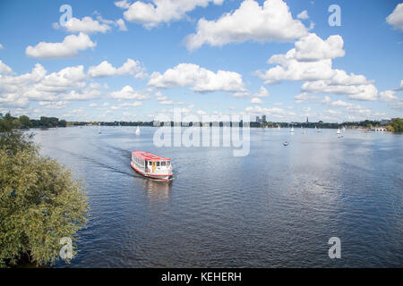 Passagierschiff auf der Alster in Hamburg, Deutschland Stockfoto