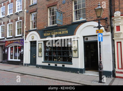 Die Außenseite des Dickens House Wein emporium Rochester Kent uk Oktober 2017 Stockfoto