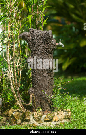 Garten Ideen einen Wasserauslass, das wie ein Baum Stockfoto