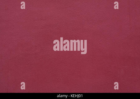 Burgund rot bemaltem Stuck Wand. Hintergrundtextur. Stockfoto