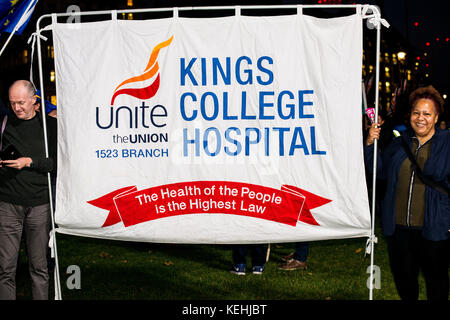 Tausende versammeln sich für Großbritannien und verdienen Eine Gehaltserhöhung - Ende der Lohngrenze jetzt protestmarsch und Demonstration durch die Straßen Londons. Stockfoto